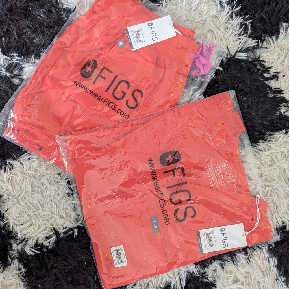 ✨Figs Fireside Scrub Set✨ BRAND NEW